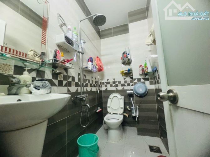 KHU CHỢ PHẠM VĂN BẠCH, TÂN BÌNH-99.5M2-3TẦNG-Ô TÔ 4 CHỖ ĐỔ CỬA-NHỈNH 7TỶ TL - 8