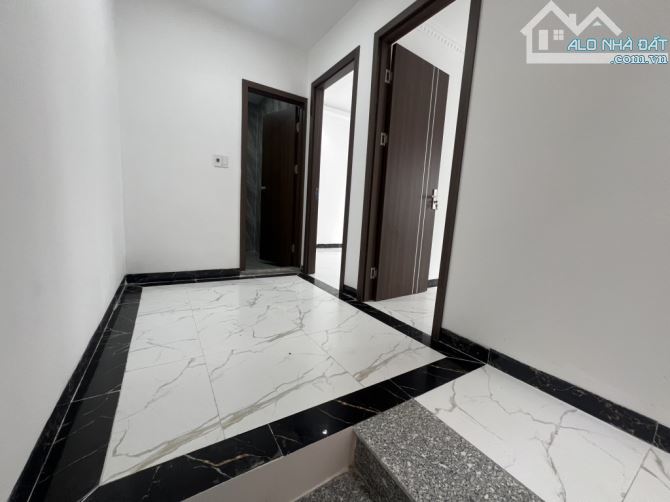 Bán Căn Nhà Phố Ngọc Trì 5 Tầng Mới Tinh Thông Thoáng Gần Oto - 8