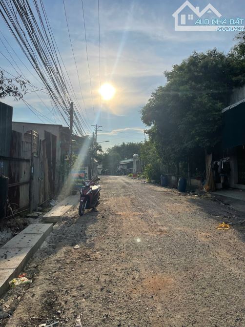Cần bán Đất Định Hòa mặt tiền Dx062 nhựa thông. Diện tích: 3716m2 có 1000m thổ cư - 8