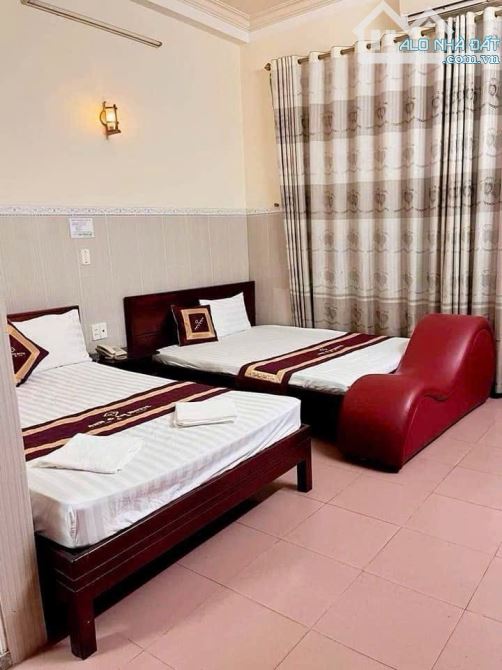 BÁN GẤP KHÁCH SẠN 7 TẦNG - 26PHÒNG - THANG MÁY - PCCC - 126M2 - HÀ HUY GIÁP - GIÁ 25 TỶ - 8