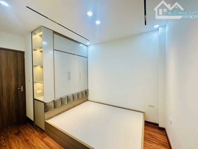 Nhà Tôn Đức Thắng, 45m2, 7 tầng thang máy, gần phố, mt 7m, kinh doanh, vị trí cực đẹp, ở n - 8