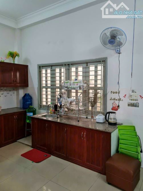 Bán nhà đường 12m Nội Bộ Lê Bôi - 5m x 16m - 80m.2- 3 Lầu - 4PN F7 Q8- Đối Diện Công Viên - 8