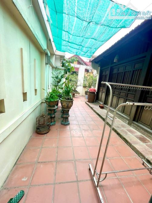 Bán nhà Phố Hoàng Hoa Thám. Ba đình. Diện tích 80m. 6 tầng. Mặt tiền 5,6m. Giá 19 tỷ - 8