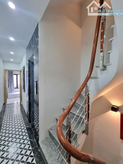 TOÀ CHDV CAO CẤP TẠI CẦU GIẤY - 6 TẦNG THANG MÁY - GiAO THÔNG THUẬN TIỆN - 8