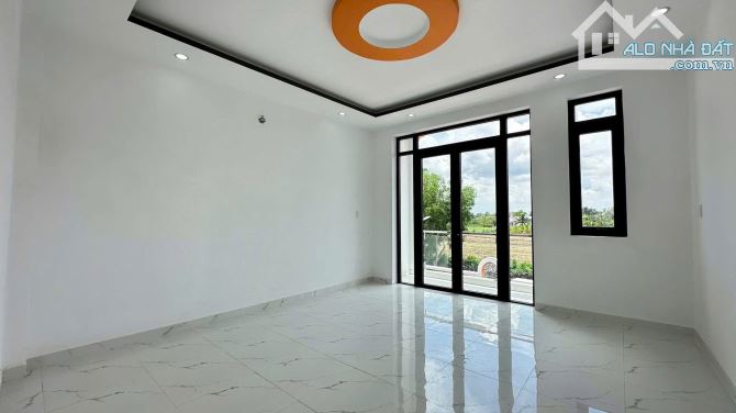 Nhà thiết kế hiện đại 5x35 có sân đậu ô tô ngay chợ Trung Thành SHR. - 8