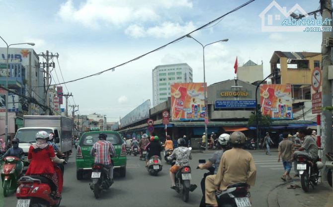 Bán đất xây tòa nhà VP mặt tiền 12m sát Phạm Văn Đồng 215m2 rộng 9.3m ngay trung tâm 30 tỷ - 8