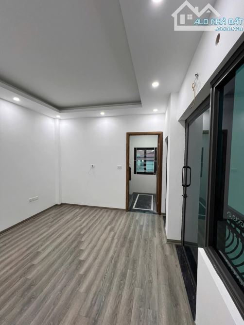 CHO THUÊ NHÀ PHỐ SÀI ĐỒNG LONG BIÊN 9 TRIỆU, 44M, 6 TẦNG, FULL NT, NGÕ RỘNG,KD ONLINE - 8