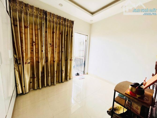 Bán nhà Lạc Long Quân Cầu Giấy gần ô tô ngõ thông 35m2 5T MT 4m dân xây đủ đồ ở luôn 7.5tỷ - 8