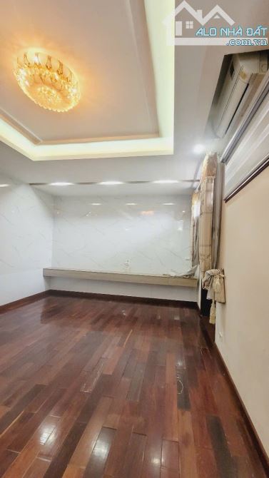 Cho thuê nhà 5 tầng mặt đường Phạm Văn Đồng, ph Thanh Bình, TP HD, 102m2, mt 6m, KD tốt - 8