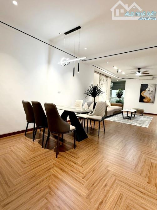 CHÍNH CHỦ CẦN BÁN CĂN HỘ TẠI TOÀ E KĐT NAM THĂNG LÒNG DT 123M2, Giá 8,98 tỷ - 8