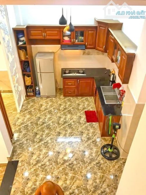 NHÀ PHỐ MỚI ĐẸP 6,2*11 HXH GIÁP PHÚ MỸ HƯNG QUẬN 7 TẶNG NỘI THẤT XỊN XÒ CHỈ 7,5 TỶ - 8