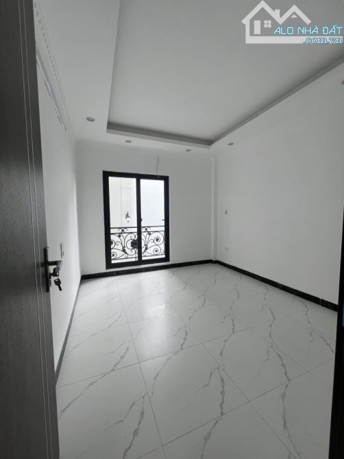 Bán Căn Nhà Phố Ngọc Trì 5 Tầng Mới Tinh Thông Thoáng Gần Oto - 9