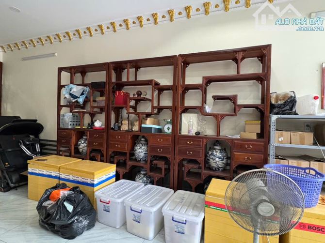 NHÀ MẶT TIỀN, NỞ HẬU, DT 217M2 (NGANG 8.08M), TĂNG NHƠN PHÚ A, QUẬN 9 - 9