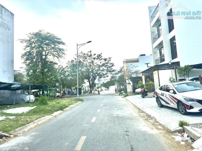 NHÀ 2 TẦNG - Ô TÔ NGỦ TRONG NHÀ - KDC SAIGON MOI - NGANG GẦN 5M - NHỈNH 5 TỶ - 9