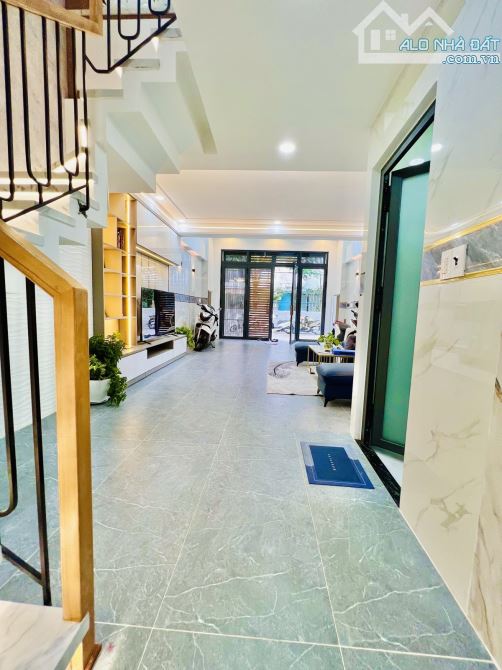 Siêu phẩm 5 lầu mới có T.máy ngang 5m 60m2 vài bước đi siêu thị Emart Phan Huy Ích 9.8 tỷ. - 9
