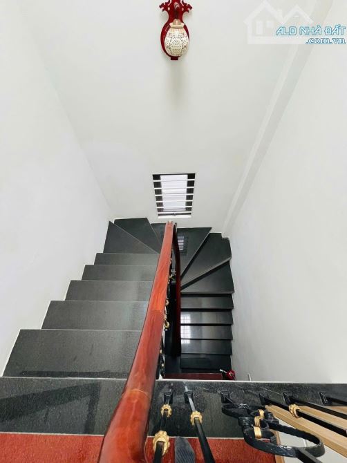 Bán nhà Lạc Long Quân Cầu Giấy gần ô tô ngõ thông 35m2 5T MT 4m dân xây đủ đồ ở luôn 7.5tỷ - 9