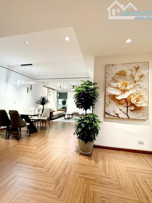 CHÍNH CHỦ CẦN BÁN CĂN HỘ TẠI TOÀ E KĐT NAM THĂNG LÒNG DT 123M2, Giá 8,98 tỷ - 9