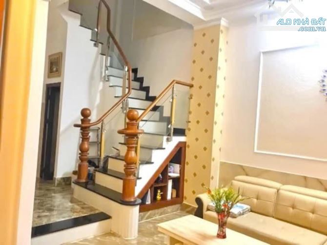 NHÀ PHỐ MỚI ĐẸP 6,2*11 HXH GIÁP PHÚ MỸ HƯNG QUẬN 7 TẶNG NỘI THẤT XỊN XÒ CHỈ 7,5 TỶ - 9