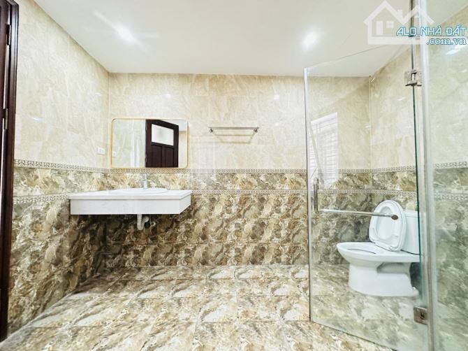 CỰC HIẾM HOÀNG HOA THÁM 9.5 Tỷ 45m 5T MT 6m ÔTÔ ĐỖ CỔNG MẶT TIỀN BỆ VỆ THIẾT KẾ ĐẲNG CẤP - 9