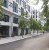 Cho thuê cả căn 6 tầng Louis City, mặt đường 30m, hoàn thiện đẹp giá tư 30tr/tháng.