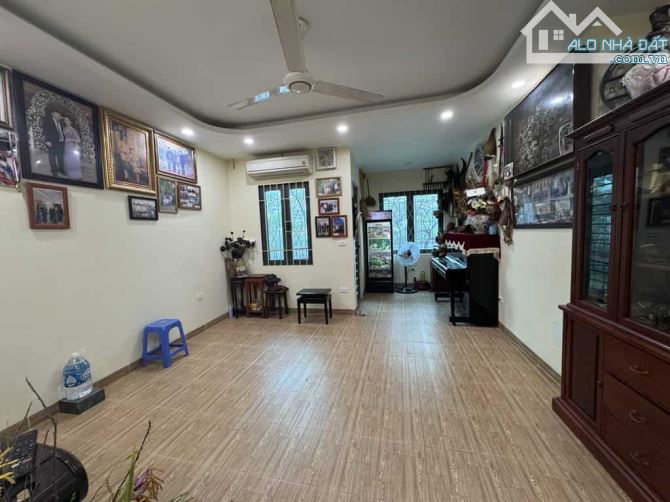 View hồ, ngõ tô hơn phố, Đội Cấn 70m2, 8 tầng thang máy, MT 5.5m, gara ô tô, chào 36 tỷ
