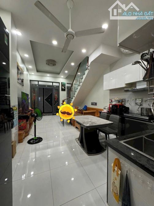Nhà đẹp 2 tầng – hẻm xe tải – kế chợ đầu mối – giá tốt chỉ hơn 4 tỷ