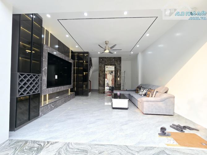 BÁN NHÀ  PHỐ ĐÀM QUANG TRUNG, LONG BIÊN, DT 40m2, MT 4.8,  GIÁ 8,6 tỷ.