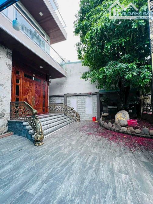 Giá ngộp..12,5 tỷ. Bán gấp biệt thự tâm huyết 10x25m tại Long Bình, Biên Hoà.
