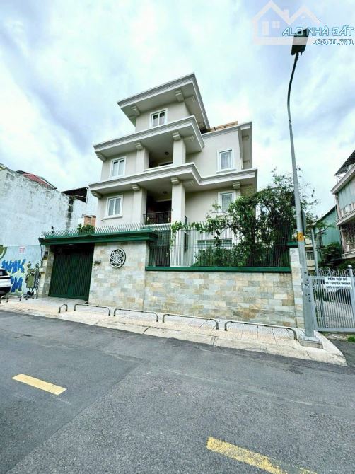 Bán biệt thự  125 tỷ đường Nguyễn Thành Ý. Q 1. DTSD 250m2. 2 tầng