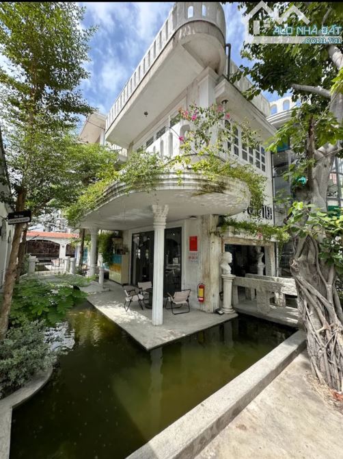 Bán biệt thự 18m x 50m đường Dương Quảng Hàm, Phường 6, Quận Gò Vấp