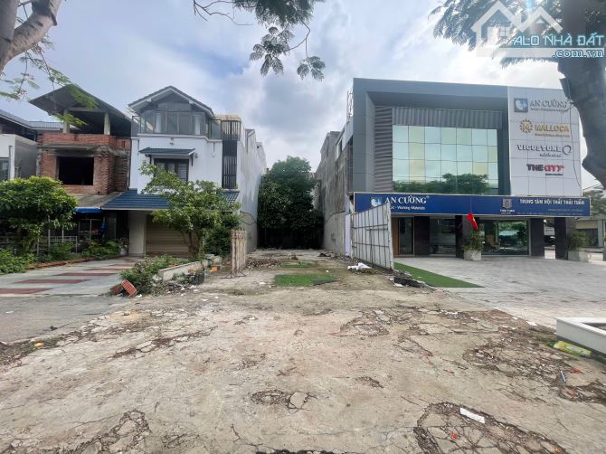 Bán lô đất mặt đường Phạm Văn Đồng khu dự án Mê Linh, dt 180m2, mt 7,2m
