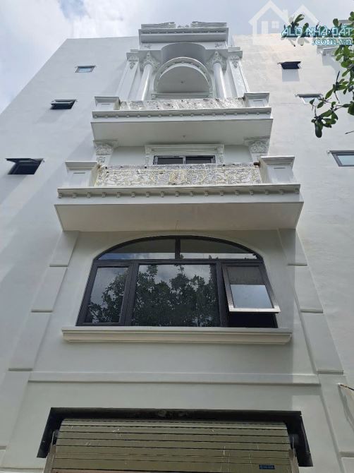 CẦN BÁN NHÀ THẠCH BÀN LONG BIÊN HÀ NỘI.