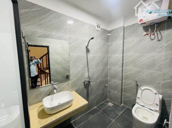 Bán nhà mới xây-lô góc- ô tô tránh cách 20 m- cách phố 50 m