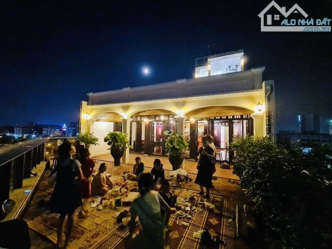 TOÀ NHÀ 9 TẦNG MẶT PHỐ HOÀNG CẦU 220m2 - VIEW HỒ - VỈA HÈ RỘNG - KINH DOANH ĐỈNH