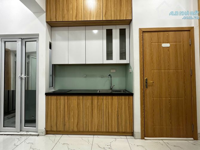 Cho Thuê CCMN 173 Hoàng Hoa Thám Ba Đình 30m2 2N1K Cửa Sổ Ban Công Thang Máy Giặt Riêng