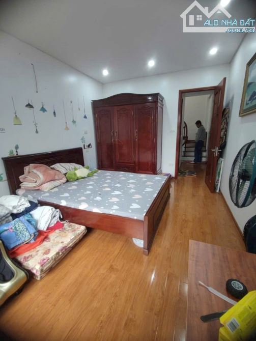 BÁN NHÀ PHỐ THẠCH BÀN LONG BIÊN 5.25 TỶ 5 TẦNG 35m, Mt 5m ô tô đỗ gần, kinh doanh gần AEON