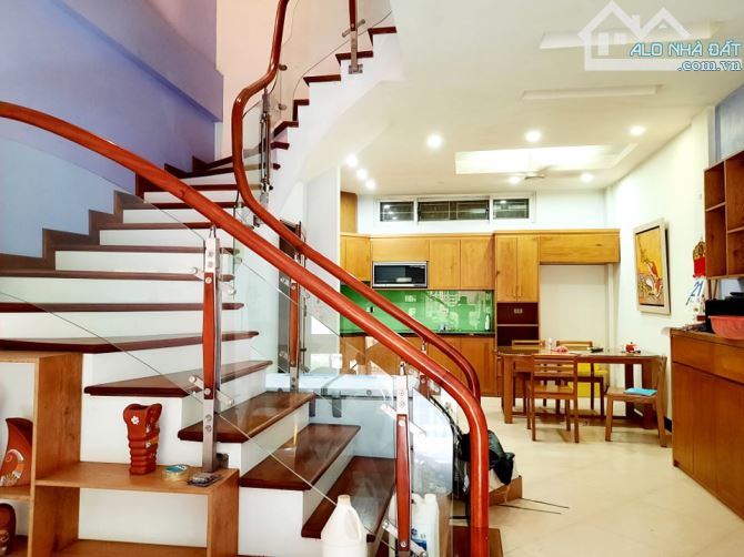 Bán nhà Khúc Thừa Dụ, Cầu Giấy - Nhà mới đầy đủ công năng, ngõ rộng thông 50m2 giá 9.5 tỷ.