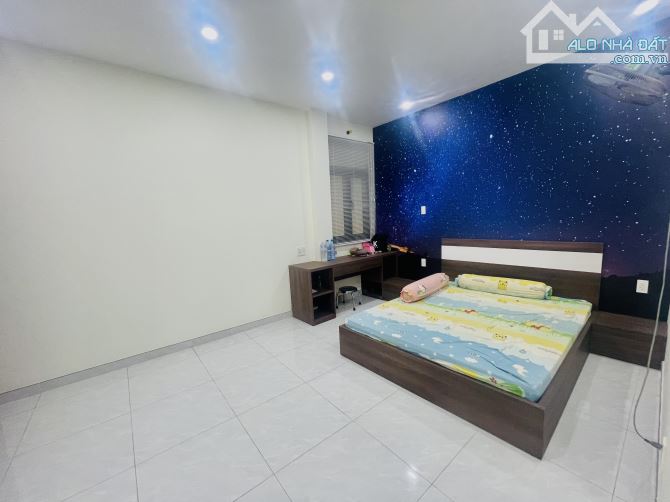 Hẻm xe tải Bình Thạnh, Phường 7, 135m2, 4 lầu, 7 phòng ngủ, ngang 4.6m nở hậu