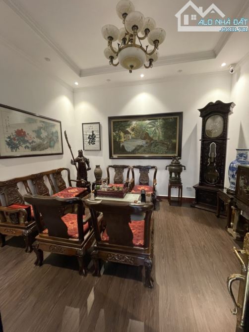 Bán nhà Võng Thị, Tây Hồ, dt88m, mt8,2m, lô gõc, gần ô tô, gần phố. Kinh doanh.