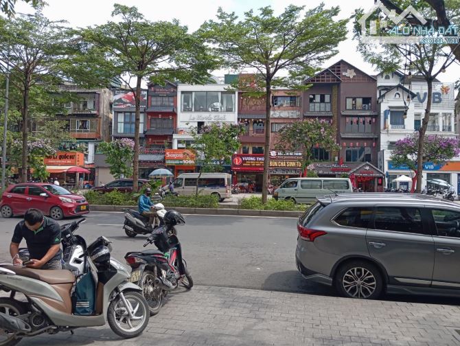BÁN NHÀ MẶT PHỐ ĐÀO TẤN 55M2, 5  TẦNG, VỈA HÈ, KINH DOANH 2 MẶT THOÁNG, NỘI THẤT GỖ HƯƠNG