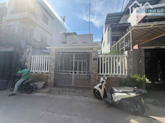 Bán đất tặng nhà trên đường kiệt ô tô Mai Thúc Lân sát biển Mỹ Khê