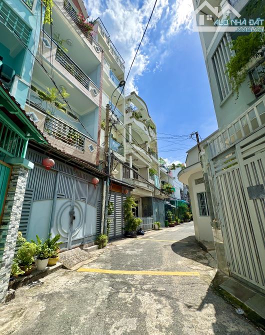 BÁN GẤP nhà 3tầng (5.2 x 14) 10m ra MẶT TIỀN Phan Văn Trị, hẻm Xe Tải 5m. Kinh Doanh đẹp