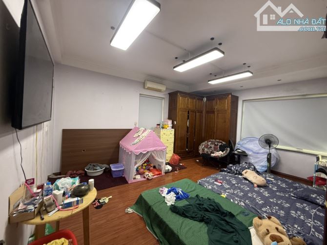 BIỆT THỰ VIP HÀ ĐÔNG - LÔ GÓC 2 MẶT ĐƯỜNG Ô TÔ TRÁNH - Mặt tiền 12M - VỈA HÈ THÊNH THANG -