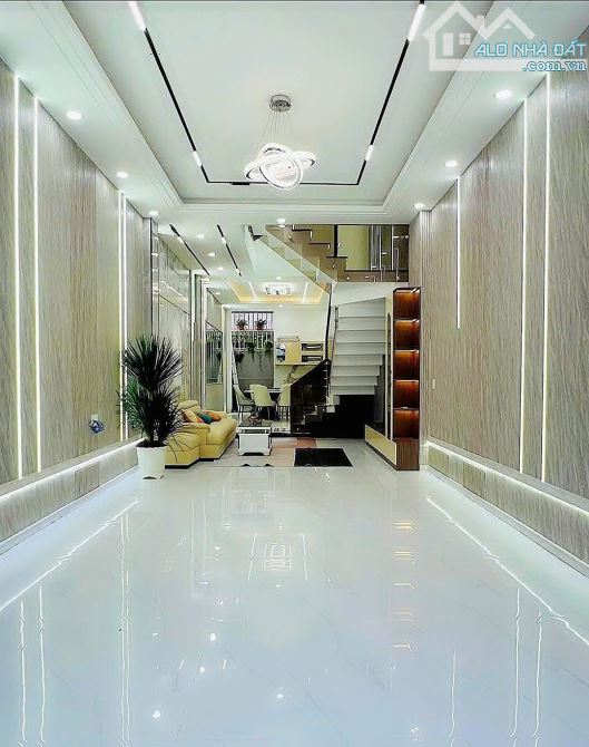 Bán nhà Tam Trinh 40m2 x 5T, nhỉnh 6 tỷ, 1 nhà ra phố, ngõ thông ô tô, view hồ siêu đẹp