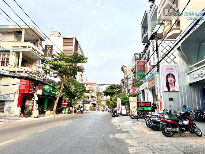 BÁN GẤP! Mặt tiền D5, ngay ĐH Ngoại Thương, thu nhập 80 tr/th. Ko lỗi PT, 22 tỷ