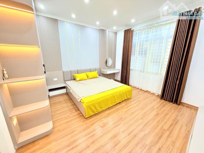 LÔ GÓC - NGÕ VĂN CHƯƠNG TÔN THẤT TÙNG 33m2 5 tầng mặt tiền 6.8m Giá 7.2 tỷ