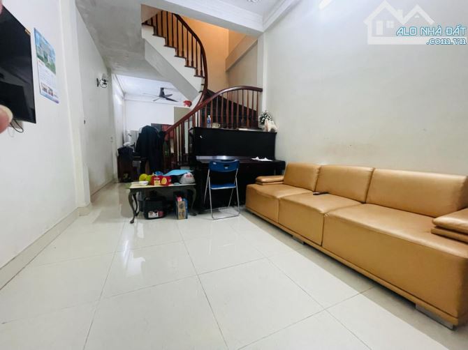 CHIẾN THẮNG VĂN QUÁN HÀ ĐÔNG NHÀ 3 TẦNG HAI THOÁNG TRƯỚC SAU NỞ HẬU CỰC ĐẸP 47m 10 TỶ