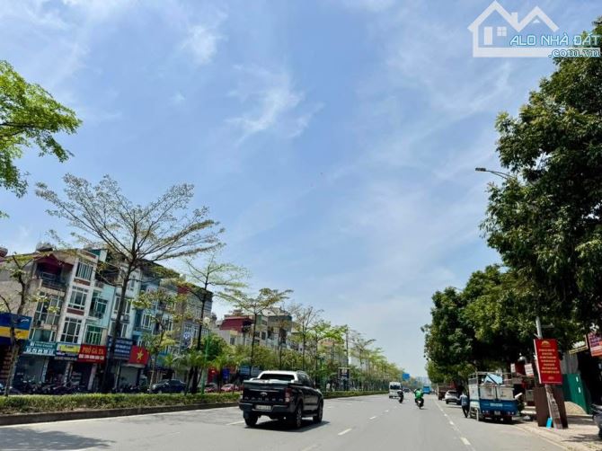 Đẹp nhất mặt phố Ngô gia tự, Kinh doanh sầm uất, 2 mặt tiền, Dt 100m2 - MT 4.6m