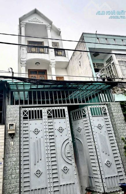 🏡 BÁN NHÀ GẦN CHỢ ĐẦU MỐI HÓC MÔN – DT 4x18m – 2 LẦU – NỘI THẤT GỖ QUÝ – GIÁ CHỈ 5.4 TỶ