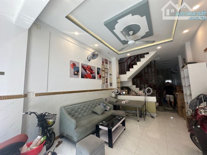 Bán nhà 2 tầng, 68m2, nhĩnh 5 tỷ, đường 475, Phước Long B, Quận 9, Thủ Đức